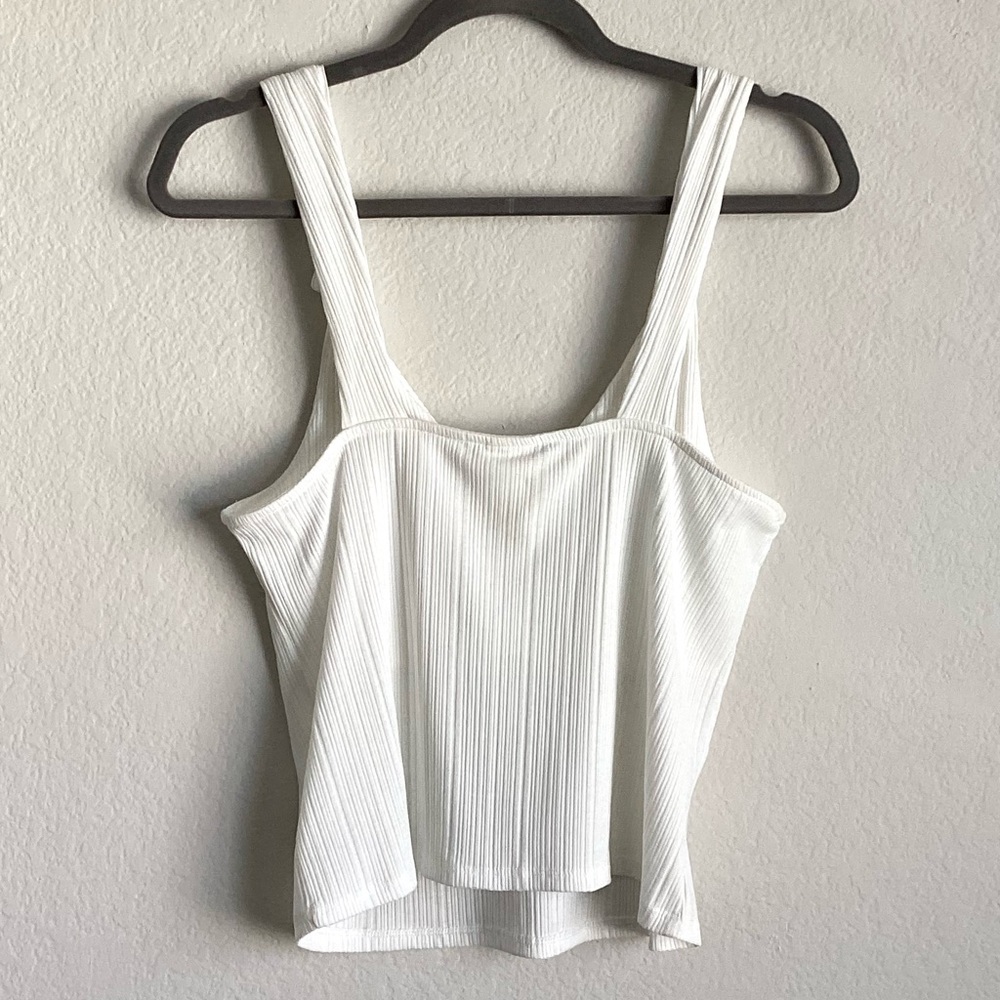 \H&M\• White Crop Tank - Picture 7 of 13